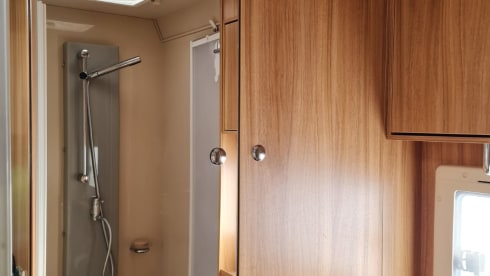 Flash – Chausson Flash 10 with electronic drop down bed