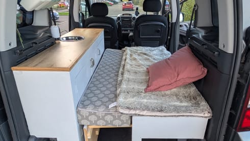 Basic Micro camper! 1 berth Peugeot Partner 