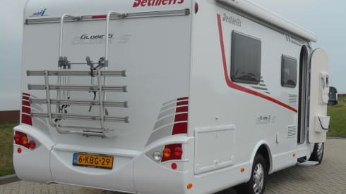 Geweldige camper – A great camper with a wonderful queen-size bed