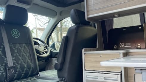 Volkswagen campervan uit 2017 - moderne ombouw