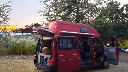 FREAK – Volkswagen T4 Westfalia CamperVan 4 seats Compact Versatile Hard Top