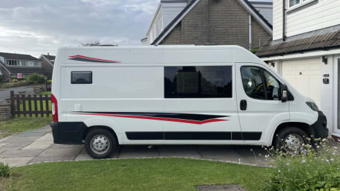 Yasmin (le Boxer!) – 3 berth 2020 Peugeot Boxer (with 2024 professional conversion)