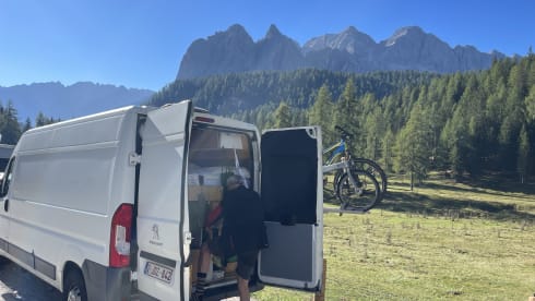 Zutendaal of Wommelgem – Tof ingerichte 2p campervan