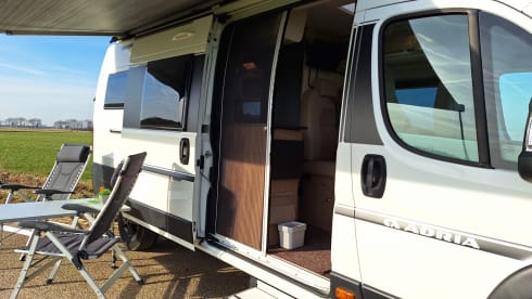 2p Adria Mobil bus uit 2018