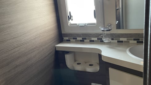 Modest – 5p McLouis Carat 873g integrated camper from 2021