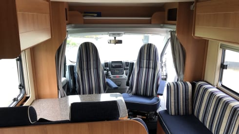 Very neat 4 person Dethleffs family camper!