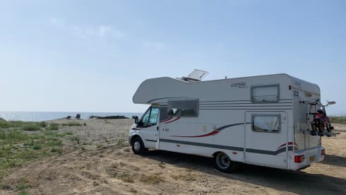 Memo – 6 person Carado alcove camper
