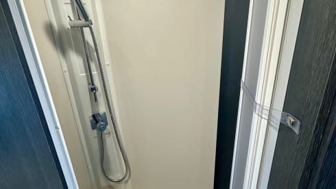 Mobilhome Op Sjok – Familievriendelijke Mobilhome – RollerTeam 274 TL Ruim Comfortabel (4p)