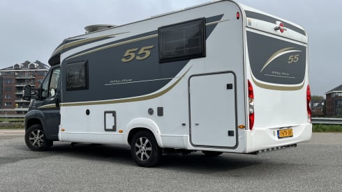 Joep – Luxe Bürstner camper > KINGSIZE BED  (TV-AIRCO-VRIJE KM)