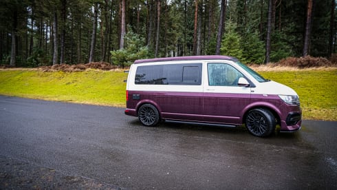 Violet – 4 berth Volkswagen Campervan 2020 - Brand new conversion