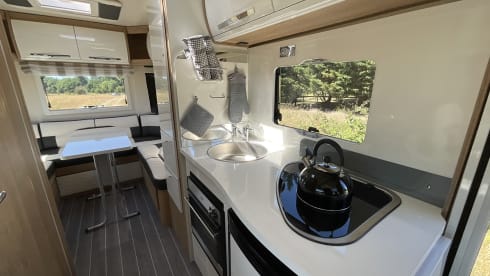 Wanderer – 6 berth Roller Team semi-integrated from 2022 Automatic