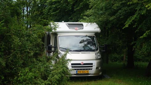 Ixeo IT 720 – 4p Bürstner semi-integrated from 2010