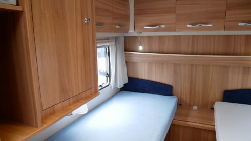 Chausson Flash 16, 4-person, longitudinal beds, pull-down bed!!