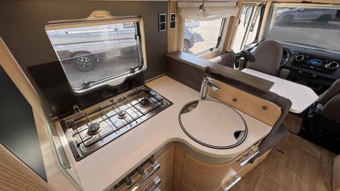 Hymer BMC-I 600 – Integrated Weinsberg Caracore 700MEG Automatic + WIFI on the go