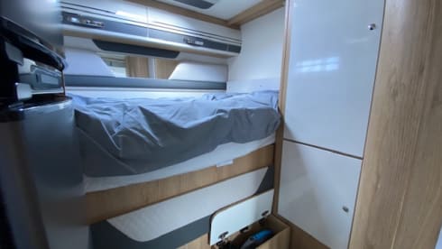 Mielke – Spacious Mobilhome Rollerteam Zefiro Plus 298TL 5 persons - Automatic