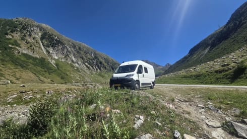 Ragnar – Votre camping-car confortable avec des lits transversaux spacieux et un look naturel !