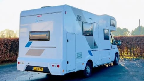 Adria – 7 berth Fiat Ducato  Adria sunliving 