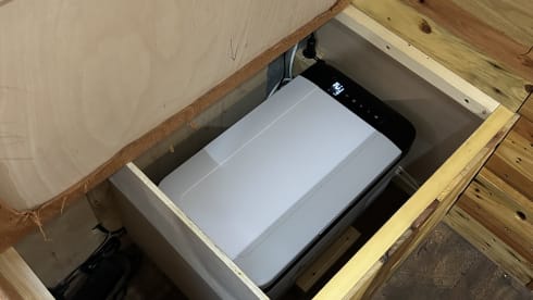 Peach – Cosy Mercedes Sprinter Campervan 