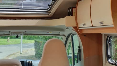 2p Bürstner semi-integrated uit 2011