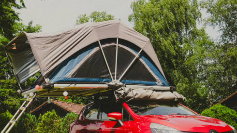 Sporty Renault 2p roof tent incl. cooking box, seating set, power station & awning