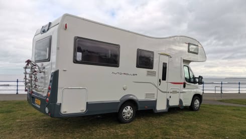 Samantha – Luxury 6 Birth 746 Rollerteam Motorhome