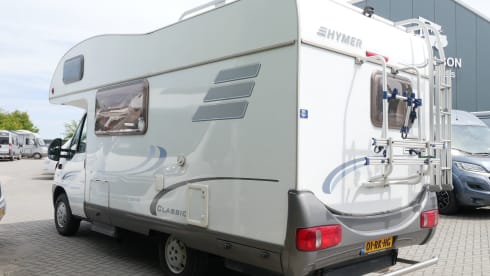 Hymer Alcove Sleeps 5, Seats 5!!