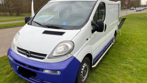 BuZz Lightyear – Opel vivaro 1.9 sdi compact camper