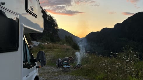 Bennie – Benimar Alcove camper - 5 persons - family camper 
