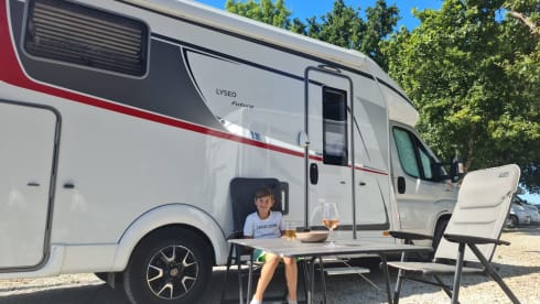 Burstner Fiat Ducato – Luxury camper with many amenities, super complete