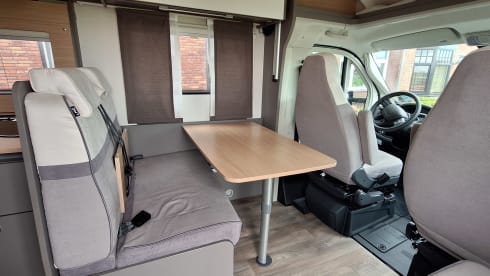 4-pers familie camper, LMC half integraal 2025