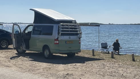 “Pomme” – 4p Volkswagen bus from 2023