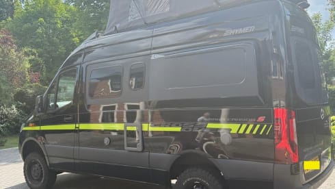 Henry  – Explore in Style with Luxury Hymer Grand Canyon S Crossover