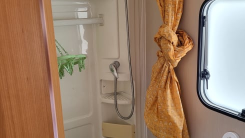 Spacious and comfortable family camper. 6p Chausson alcove from 2008
