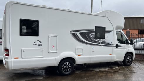 Swift Edge 486 ULT – 2-6 berth Swift EDGE 486 ULT