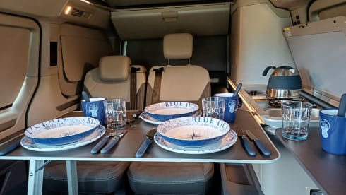 Wanderlust – 4p Volkswagen bus from 2025