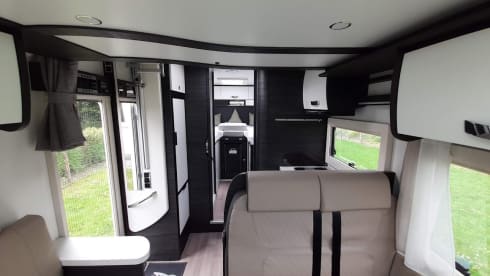 Spacious 5-person mobile home Benimar Mileo 263, from 2021
