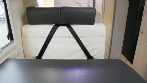 Chausson C656 Alcove, 6 Seats/Berths