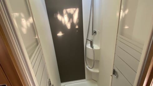 den bult – !Only for driver's license C! - New luxury camper Adria Axess XL S670SL
