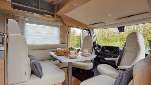 Comfortable Hymer 680 BMC Integral (2023). Book now for 2024!
