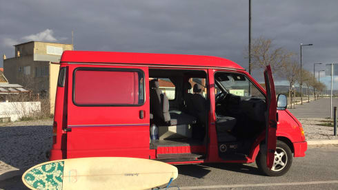 Nugget – On an adventure with a cozy camper 'the Nugget'