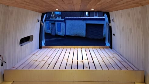 Daisy ✨ 🚐 ⛰️ 🌊  – Professionally converted Vauxhall Movano fully off-grid adventure Campervan