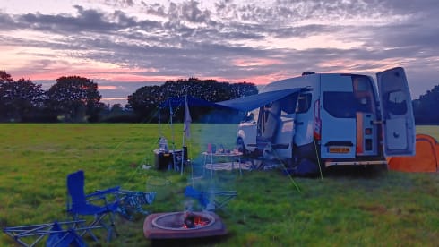 DUSTY – FORD TRANSIT CUSTOM HIGH TOP - UP TO 5 BERTH