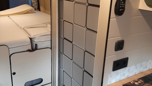 2p Mercedes-Benz bus uit 2017