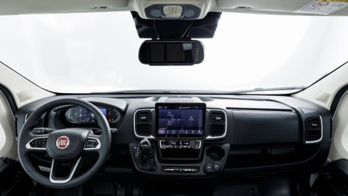 Benimar met queensbed, grote keuken en electrische fietsendrager