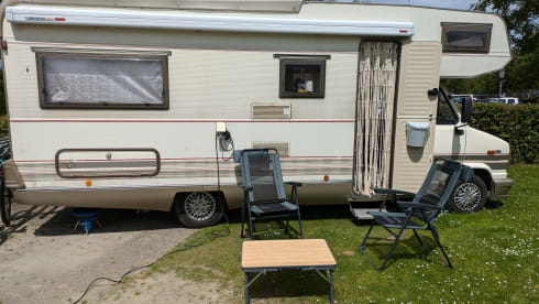 Harry – 5P Camper (Airfryer, Dolce Gusto, TV, Cool box, JBL box, bicycle carrier)