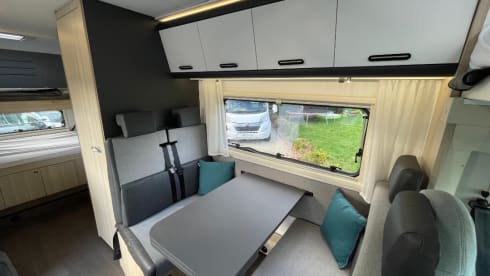 7 berth Adria sunliving ad70dk. Reg 2022