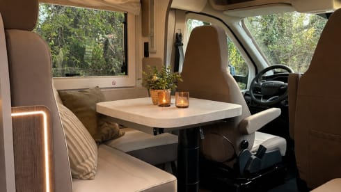 Nieuwe Benimar semi-integraal camper 2026 – automaat – 5 plaatsen