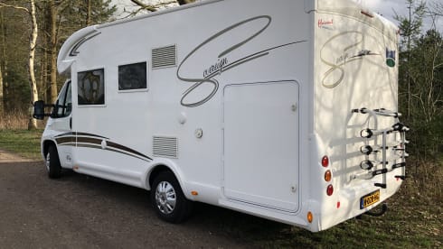 Beautiful 2 to 5 person MC Louis Sovereign 60G motorhome