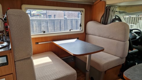  Ruime Fiat Giottiline 7p  Camper met inventaris.