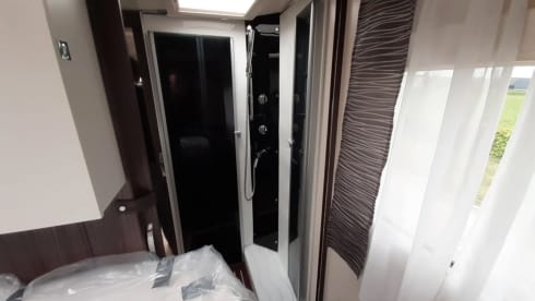 Summer Boy – 4p Benimar camper with large king size bed